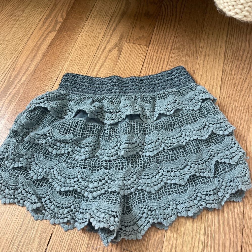 blue crochet ruffle shorts in good condition size: m